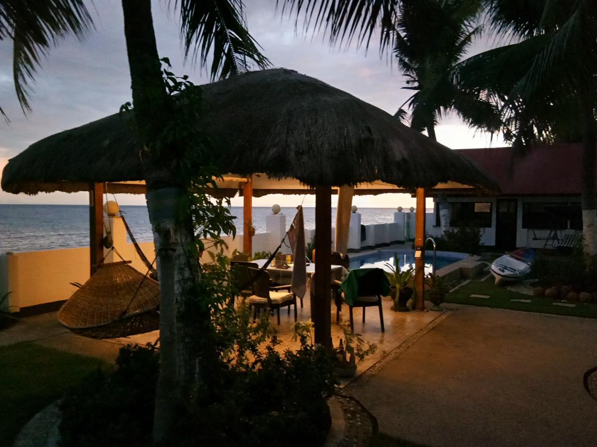 Bamboo Beachhouse Dormitory Garcia Hernandez Exterior foto